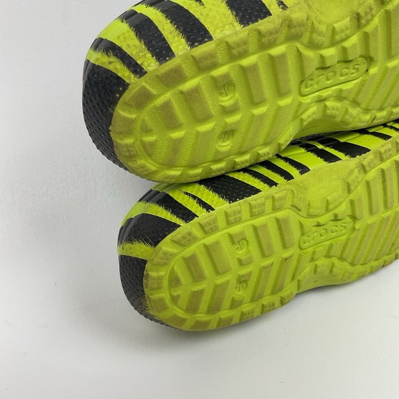 Crocs Zebra Print Fuzz Lined Clogs Mens 6 Womens 8 Neon Green Black Shoes - Picture 10 of 13